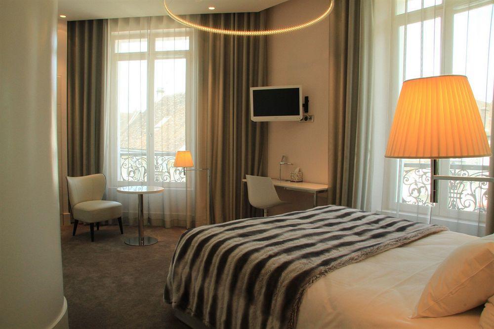 Le César Hôtel Provins Exterior foto