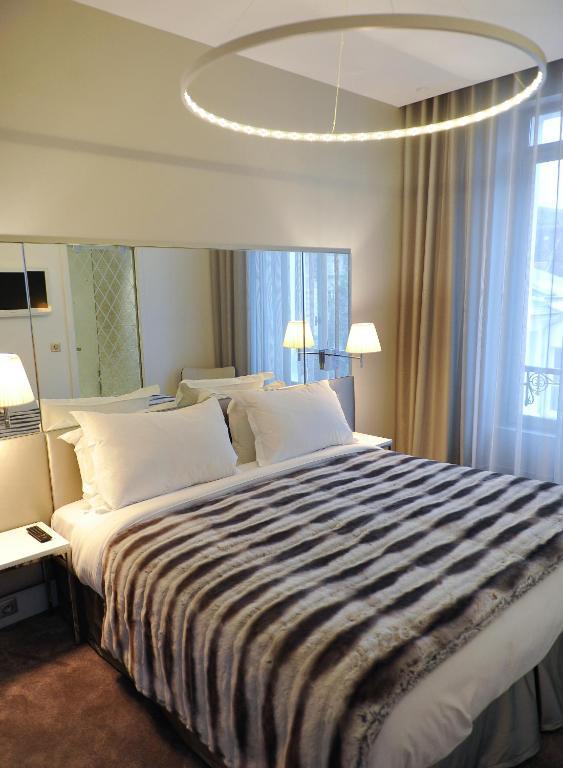 Le César Hôtel Provins Habitación foto